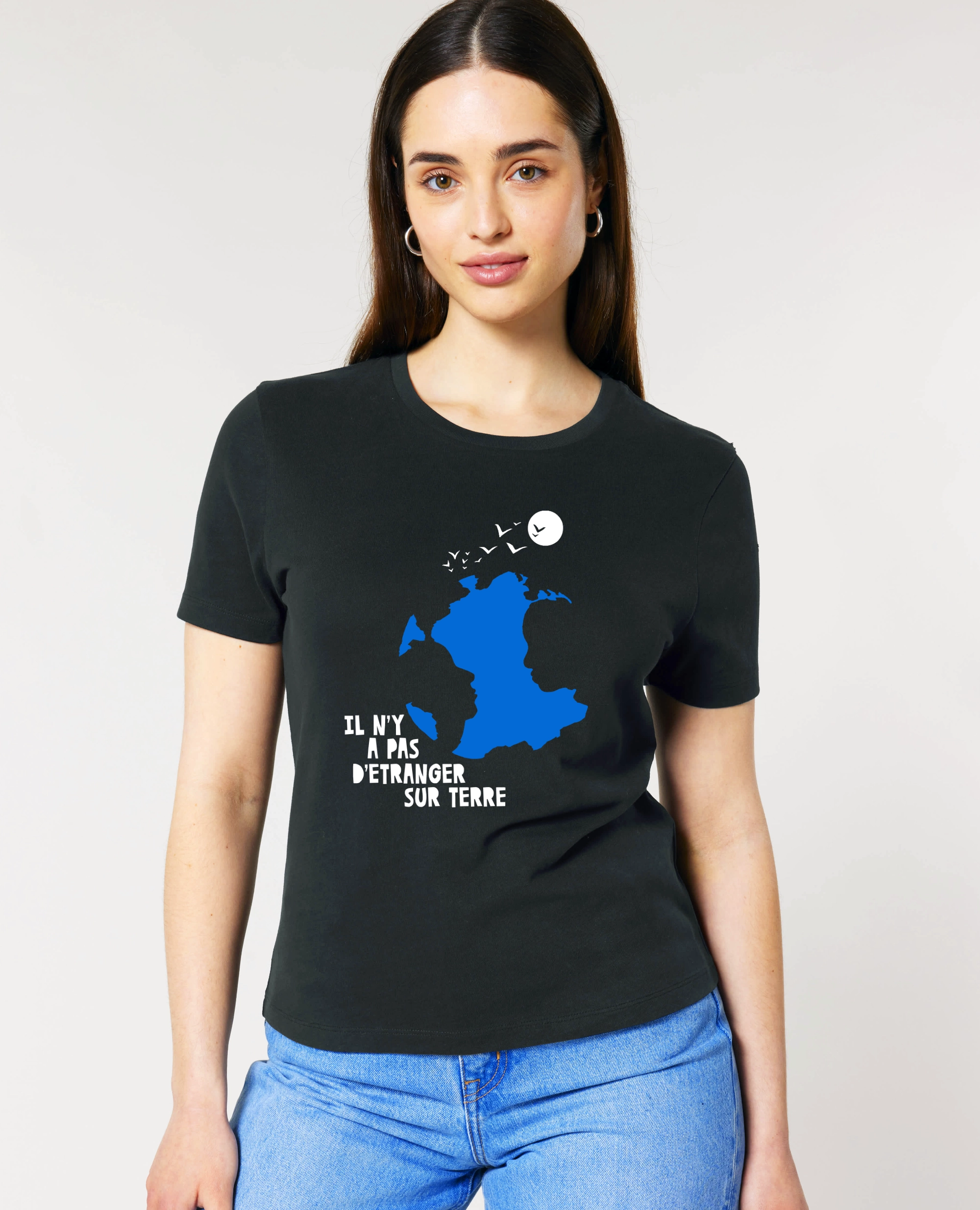 Il n'y a pas d'étranger sur terre <br>Femme